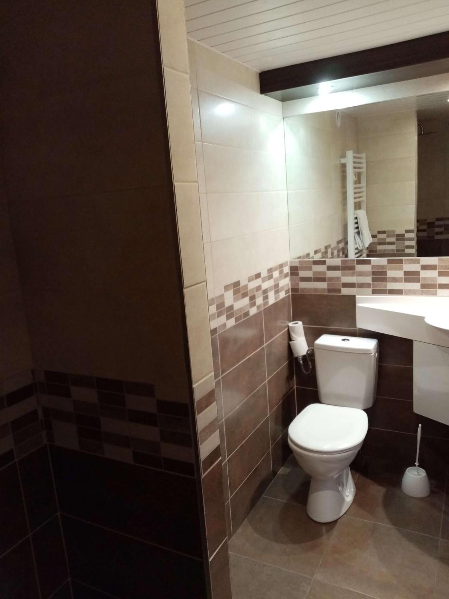 Brit Hotel St-Quentin/Nord Fayet  ภายนอก รูปภาพ