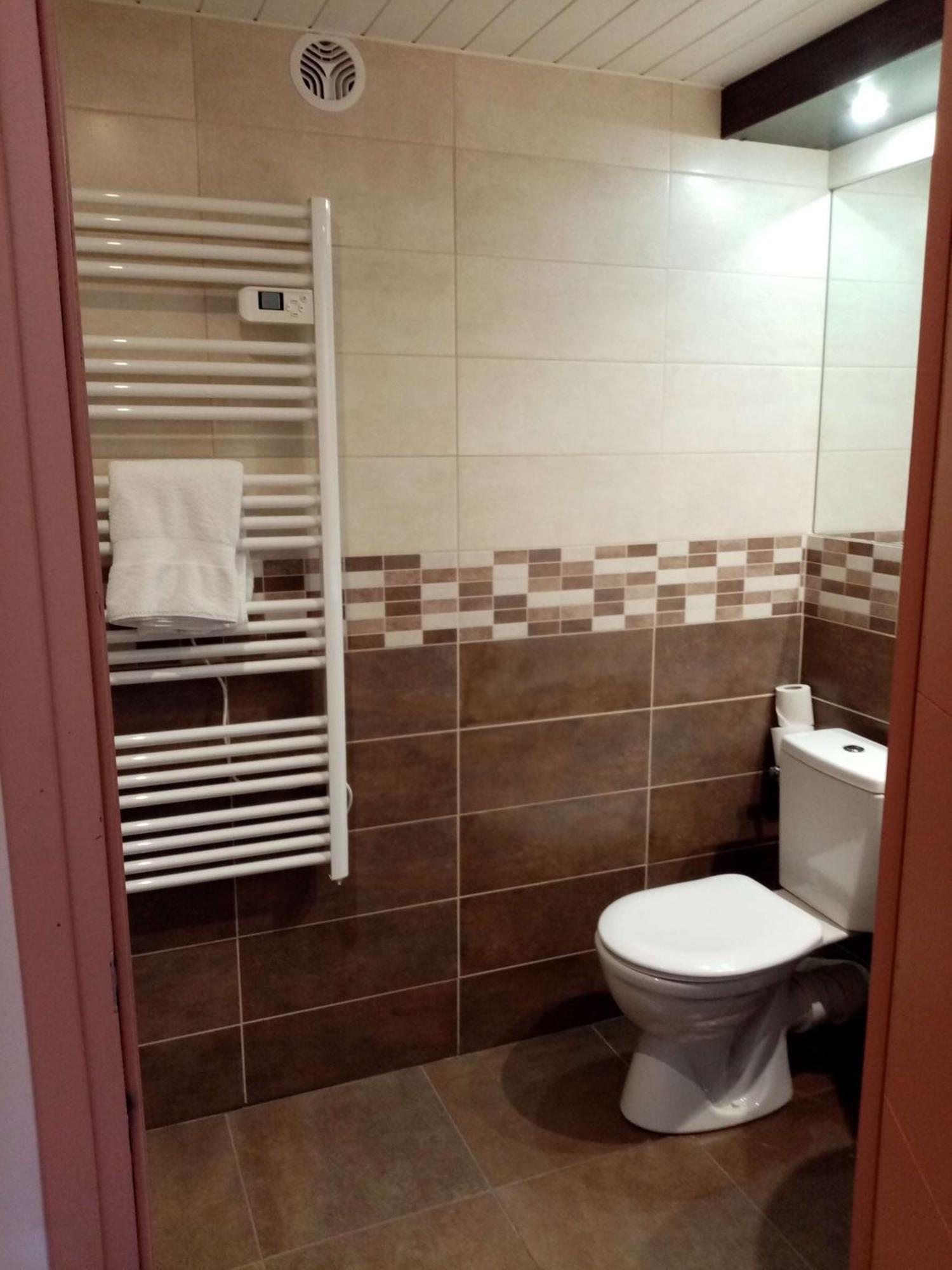 Brit Hotel St-Quentin/Nord Fayet  ภายนอก รูปภาพ