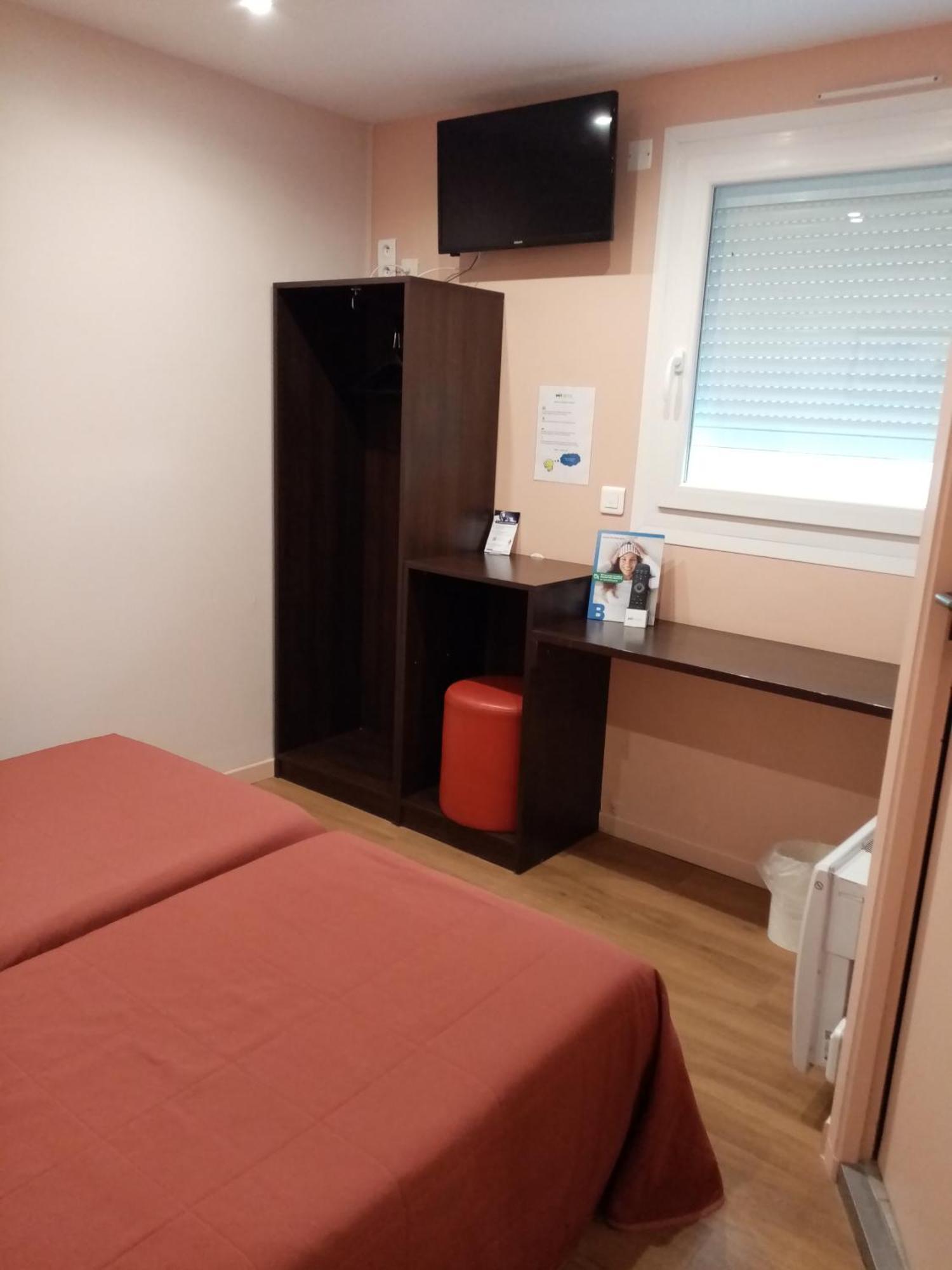 Brit Hotel St-Quentin/Nord Fayet  ภายนอก รูปภาพ