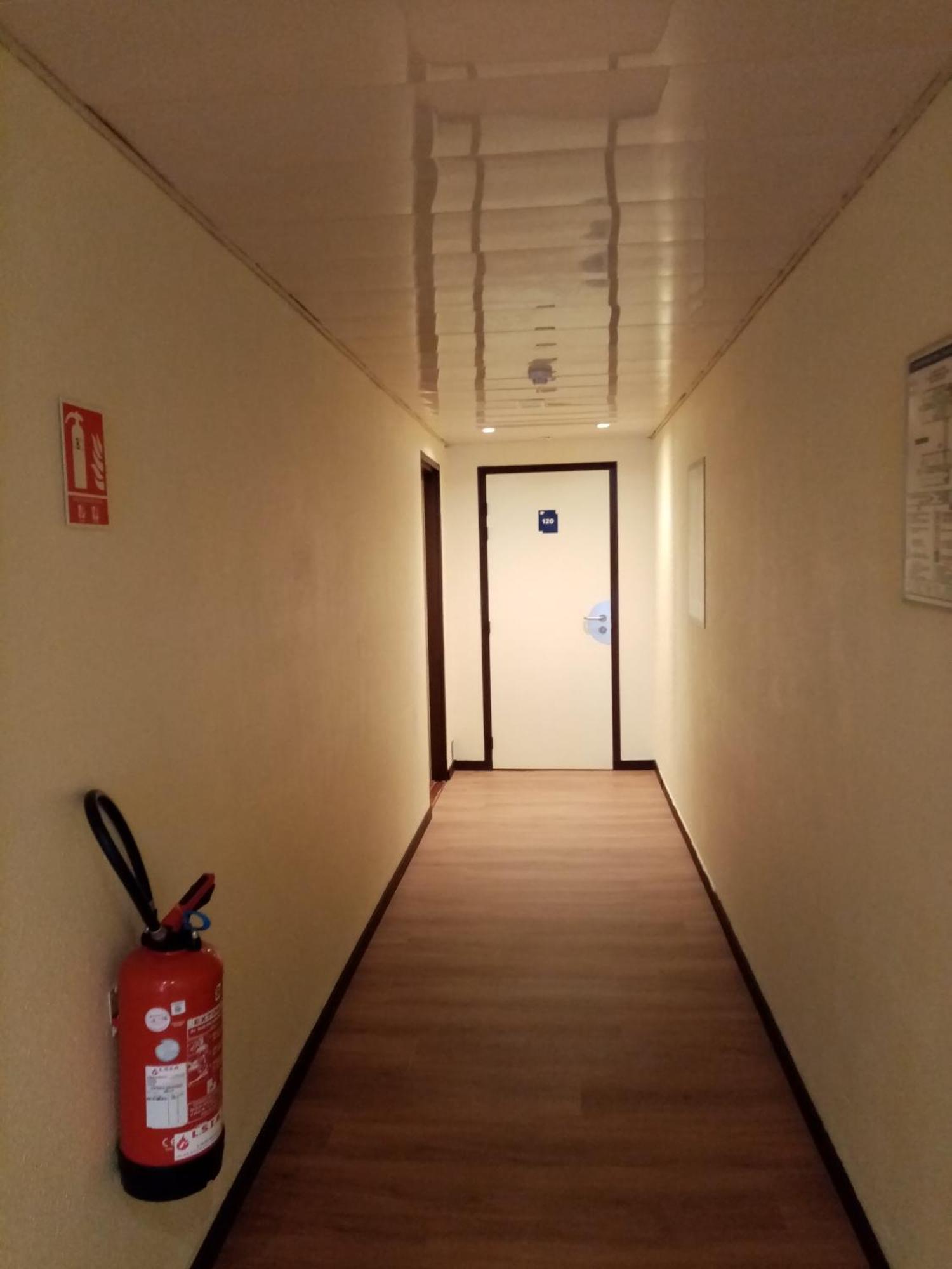 Brit Hotel St-Quentin/Nord Fayet  ภายนอก รูปภาพ