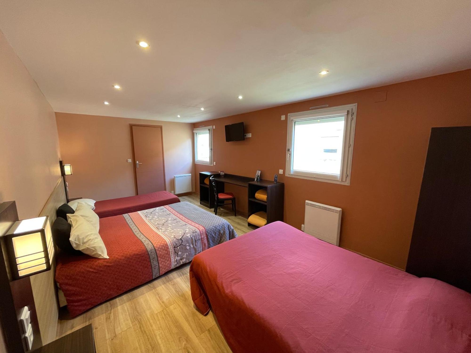 Brit Hotel St-Quentin/Nord Fayet  ภายนอก รูปภาพ