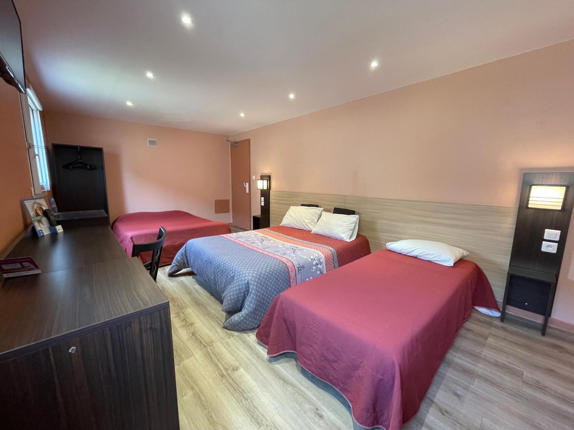 Brit Hotel St-Quentin/Nord Fayet  ภายนอก รูปภาพ
